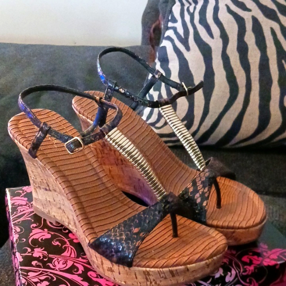 Qupid High Heel Sandals, Black/Gold Snake, Size 9